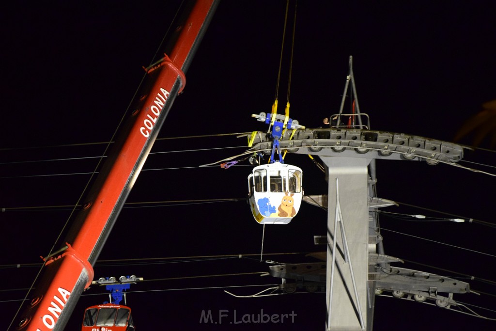 Koelner Seilbahn Gondel blieb haengen Koeln Linksrheinisch P940.JPG - Miklos Laubert